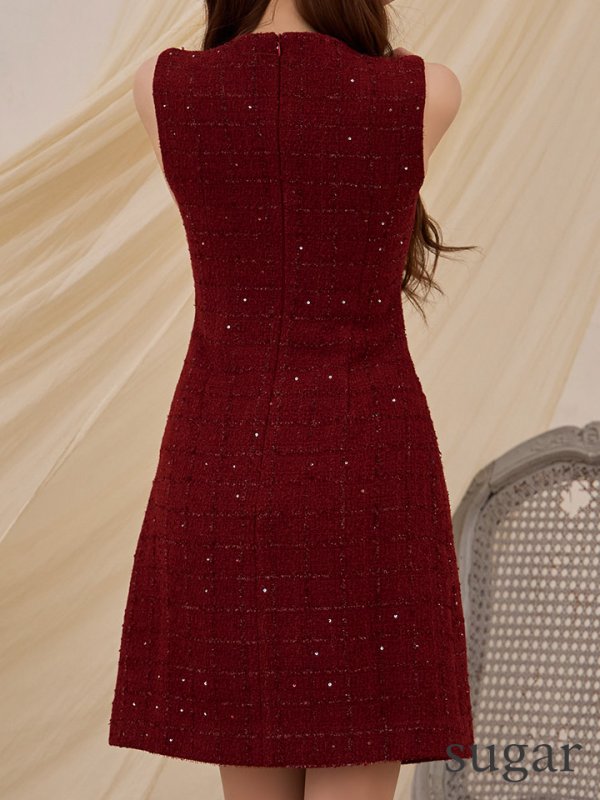 アンゴラレッド　モデル：真優川咲　身長：158cm　着用サイズ：7号(Sサイズ)