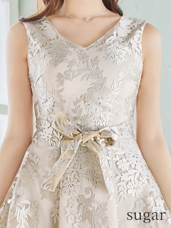 ベージュ モデル:りな 身長:160cm 着用サイズ:7号(Sサイズ)