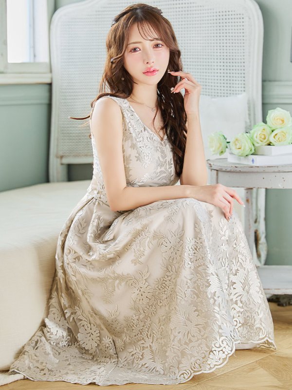 ベージュ モデル:りな 身長:160cm 着用サイズ:7号(Sサイズ)