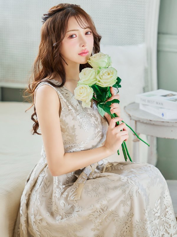 ベージュ モデル:りな 身長:160cm 着用サイズ:7号(Sサイズ)