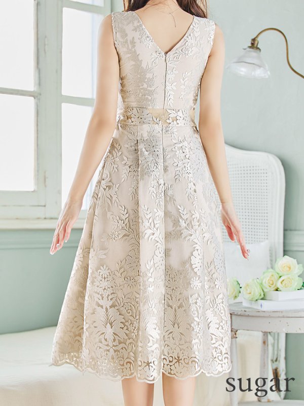 ベージュ モデル:りな 身長:160cm 着用サイズ:7号(Sサイズ)