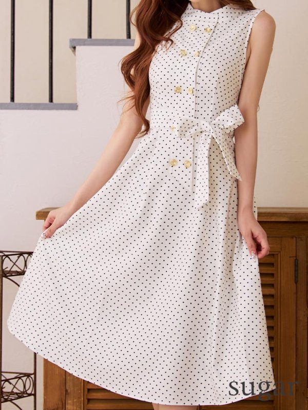 ホワイト モデル:真優川咲 身長:158cm 着用サイズ:7号(Sサイズ)