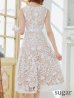 ホワイト　モデル：明日花キララ　身長162cm　着用サイズ：７号(Sサイズ)着用