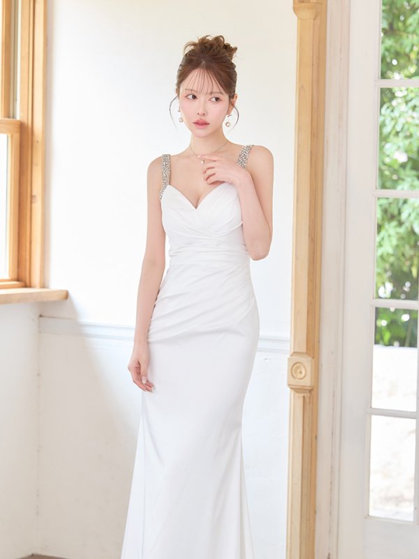 ホワイト　モデル：ゆめ　身長：160cm　着用サイズ：7号(Sサイズ)