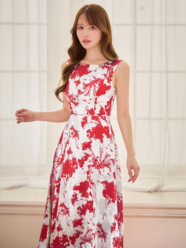 ホワイトxレッド　モデル：ゆめ　身長：160cm　着用サイズ：7号(Sサイズ)