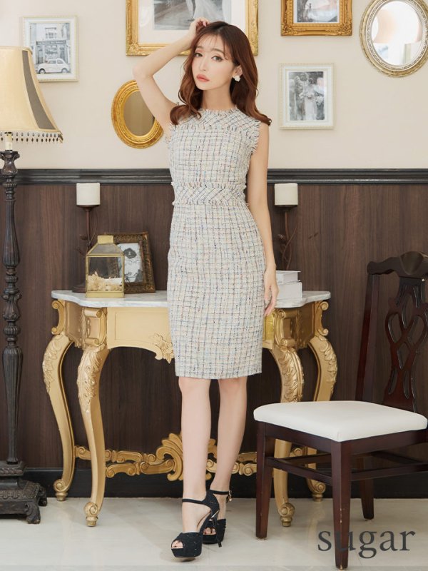 ベージュ モデル:杉山佳那恵 身長:158cm 着用サイズ:7号(Sサイズ)