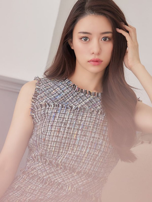 ブラック モデル:るな 身長:159cm 着用サイズ:7号(Sサイズ)