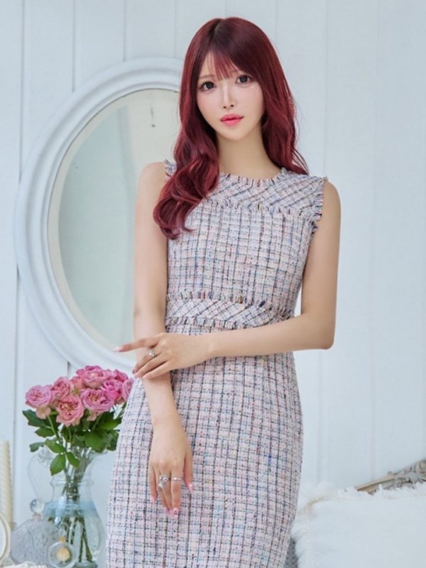 ピンク モデル:桜咲乃愛 身長:164cm 着用サイズ:7号(Sサイズ)