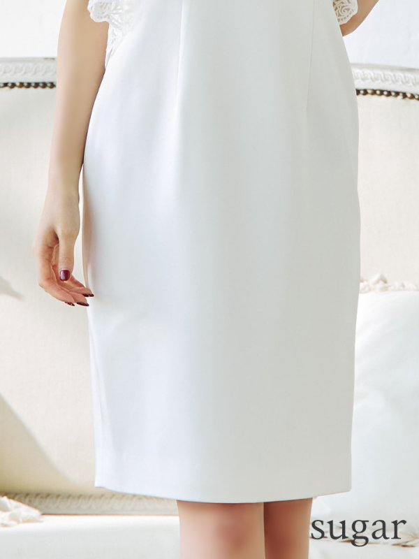 ホワイト モデル:阿部なつき 身長:160cm:7号(Sサイズ)