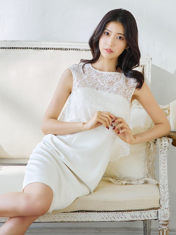 ホワイト モデル:阿部なつき 身長:160cm:7号(Sサイズ)