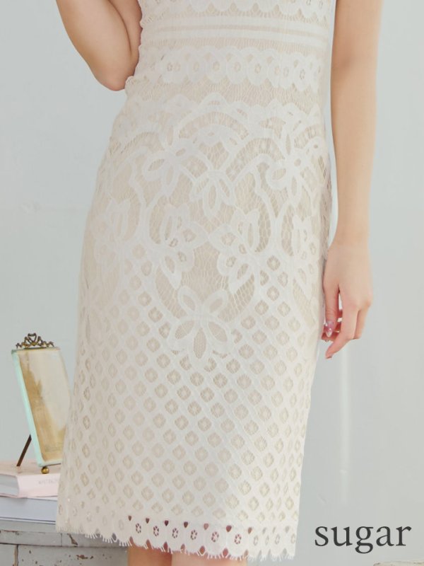 ホワイト モデル:りな 身長:160cm 着用サイズ:7号(Sサイズ)