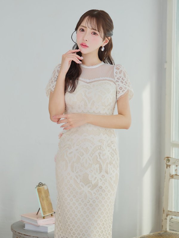 ホワイト モデル:りな 身長:160cm 着用サイズ:7号(Sサイズ)