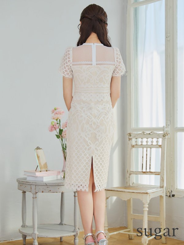 ホワイト モデル:りな 身長:160cm 着用サイズ:7号(Sサイズ)