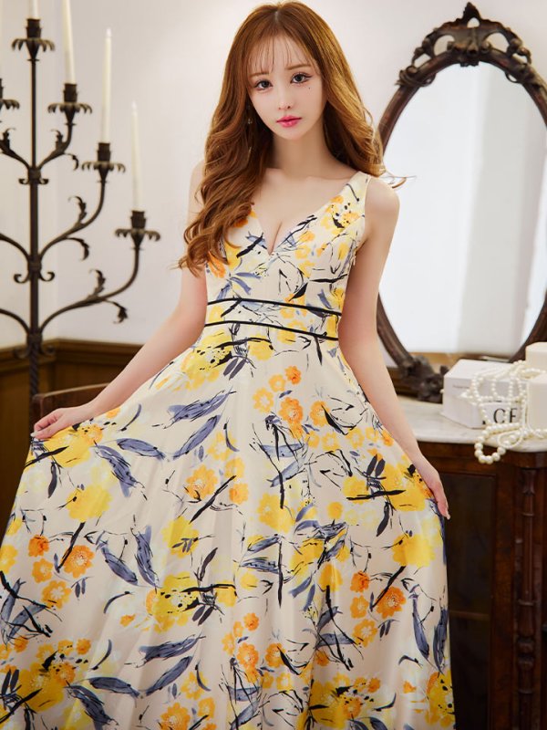 ベージュxイエロー:モデル:真優川咲/身長:158cm 着用サイズ:7号(Sサイズ)