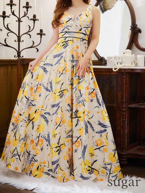 ベージュxイエロー:モデル:真優川咲/身長:158cm 着用サイズ:7号(Sサイズ)