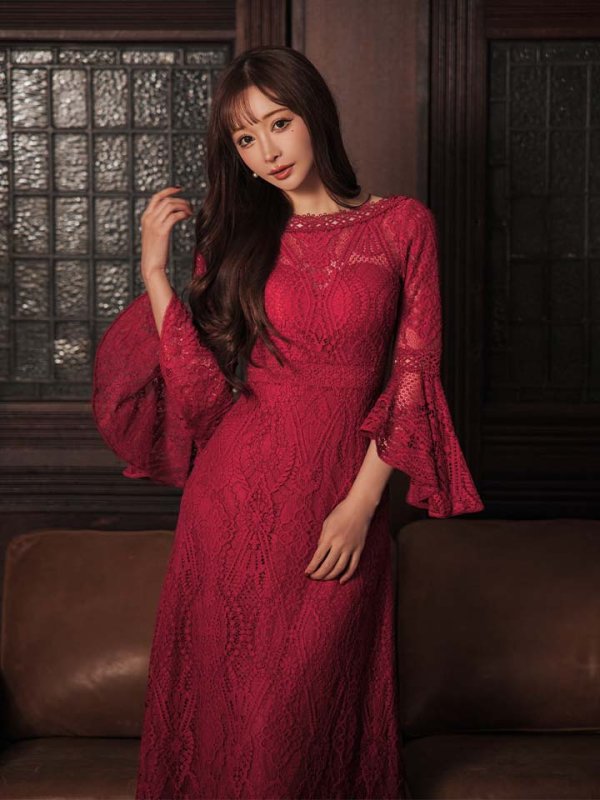 ワインレッド　モデル：真優川咲　身長：158cm　着用サイズ：7号(Sサイズ)