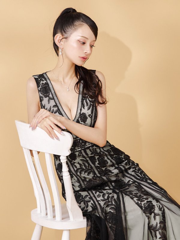 ブラック モデル：まおちゃる　身長：158cm　着用サイズ：7号(Sサイズ)