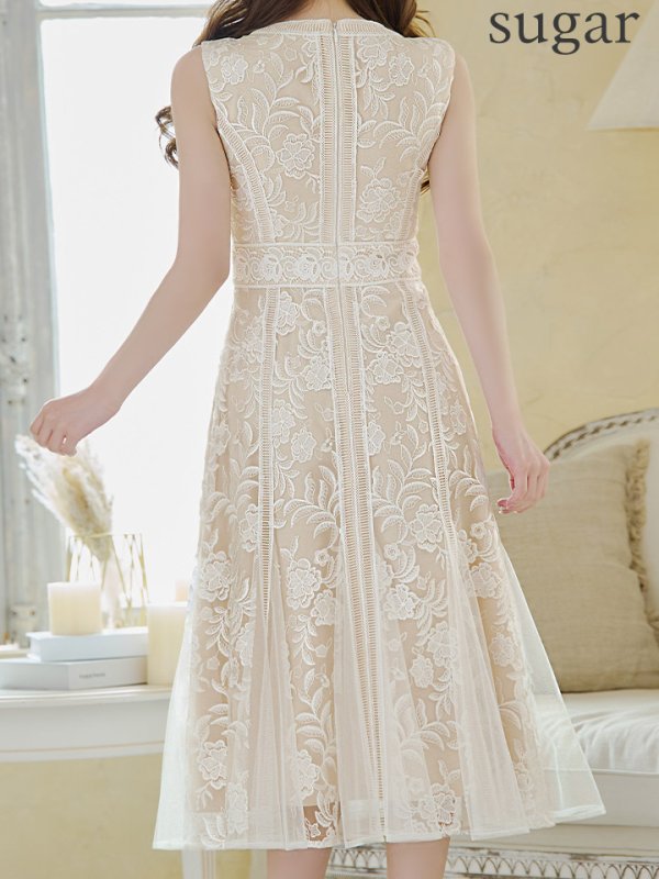 ホワイト モデル：ゆめ　身長：160cm　着用サイズ：7号(Sサイズ)