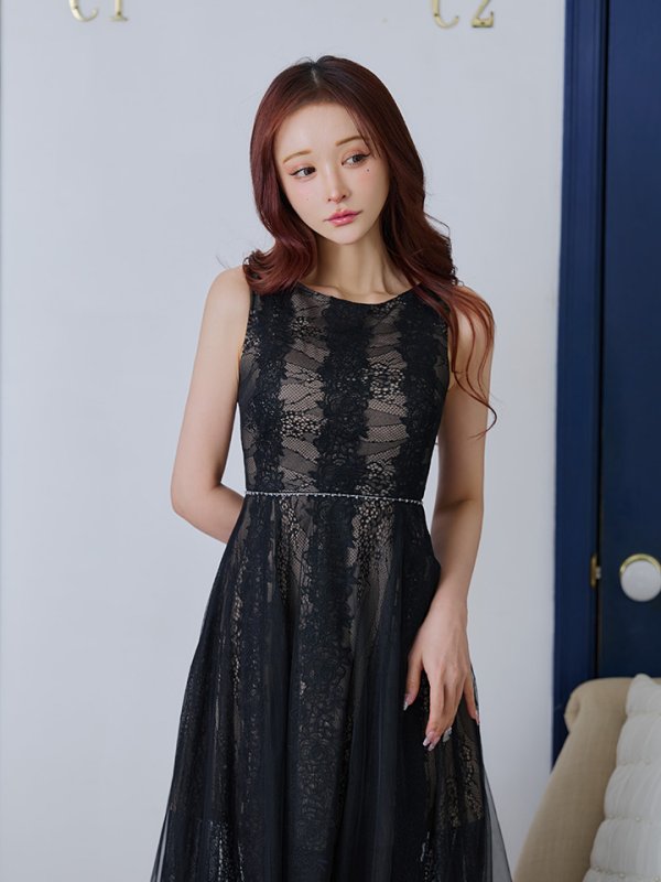 ブラック モデル：真優川咲　身長：158cm:Sサイズ