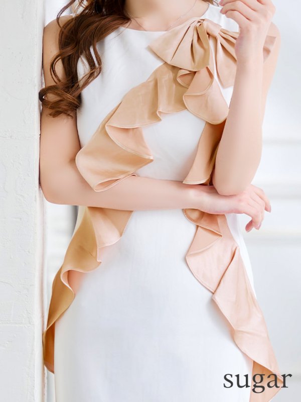 ホワイトxベージュ モデル:ゆめ 身長:160cm 着用サイズ:7号(Sサイズ)