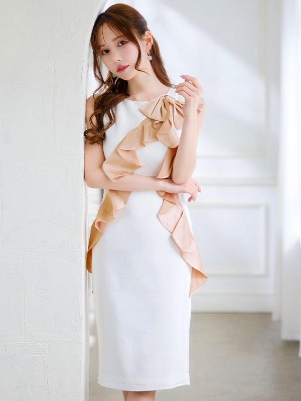 ホワイトxベージュ モデル:ゆめ 身長:160cm 着用サイズ:7号(Sサイズ)