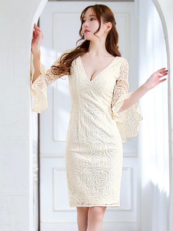 ホワイト モデル:ゆめ 身長:160cm 着用サイズ:7号(Sサイズ)