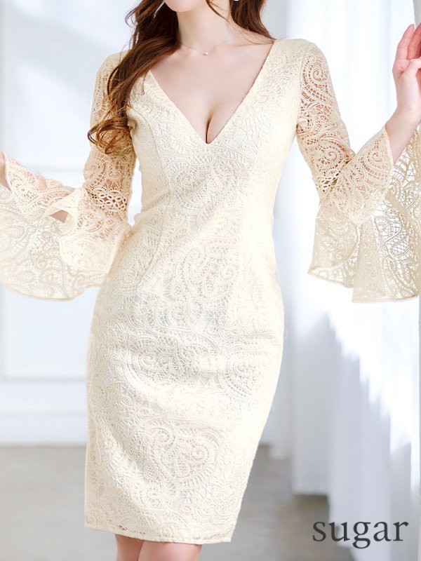 ホワイト モデル:ゆめ 身長:160cm 着用サイズ:7号(Sサイズ)