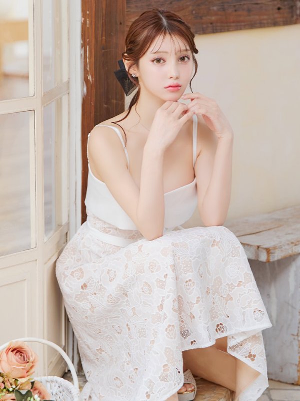 ホワイト モデル:ももか 身長:156cm 着用サイズ:7号(Sサイズ)