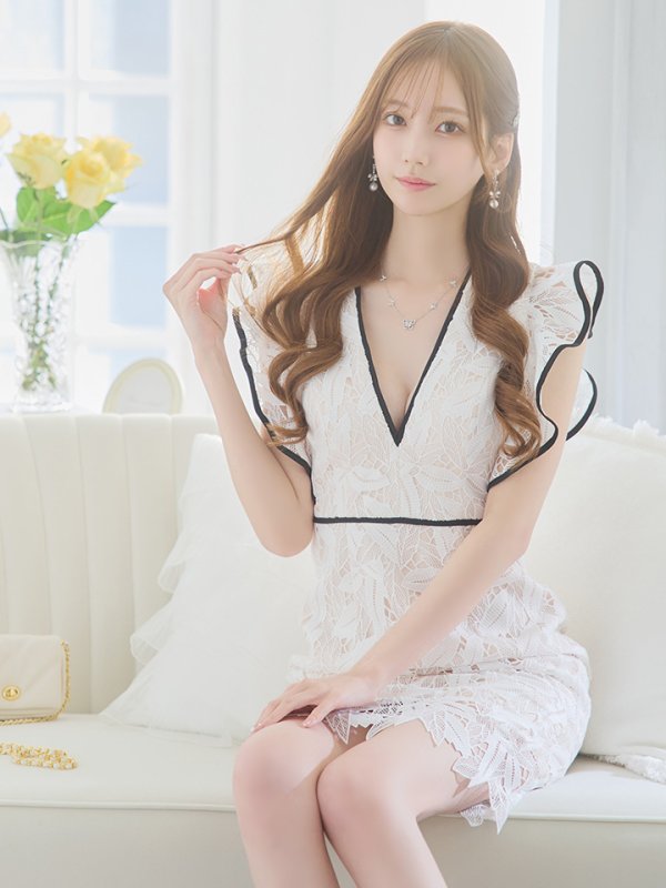 ホワイトxブラック モデル:あすか 身長:170cm 着用サイズ:5号(XSサイズ)