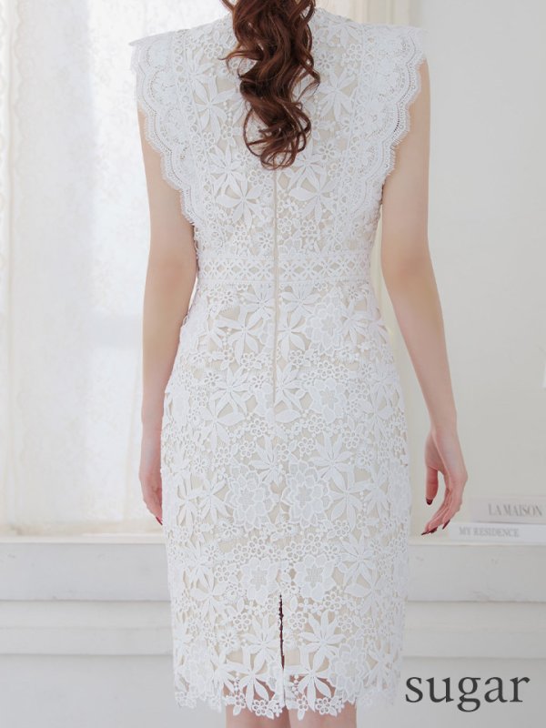 ホワイト モデル:羽澄まり 身長:158cm 着用サイズ:7号(Sサイズ)