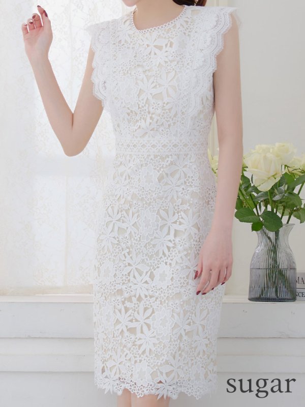 ホワイト モデル:羽澄まり 身長:158cm 着用サイズ:7号(Sサイズ)