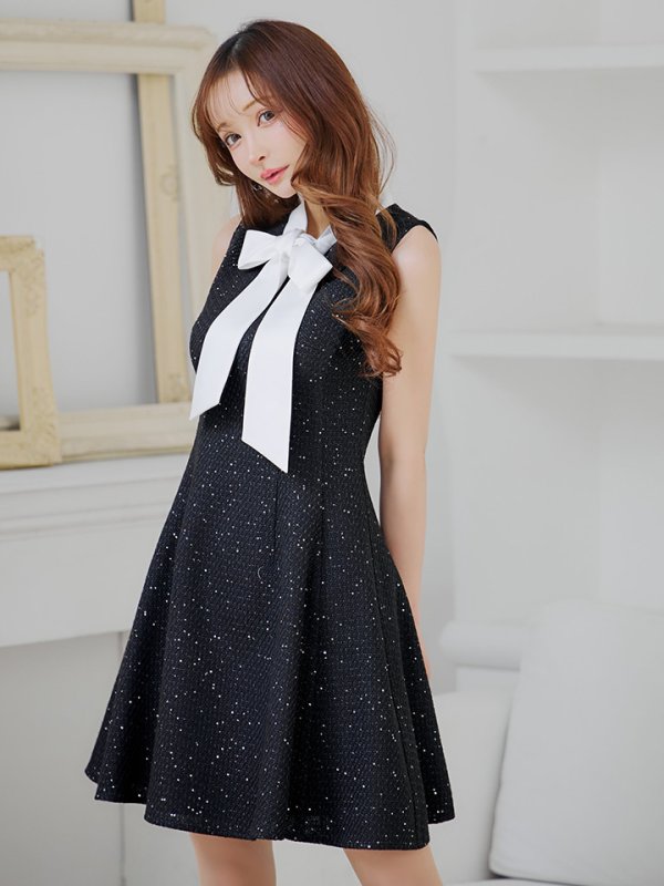 ブラック モデル:真優川咲 身長:158cm:7号(Sサイズ)