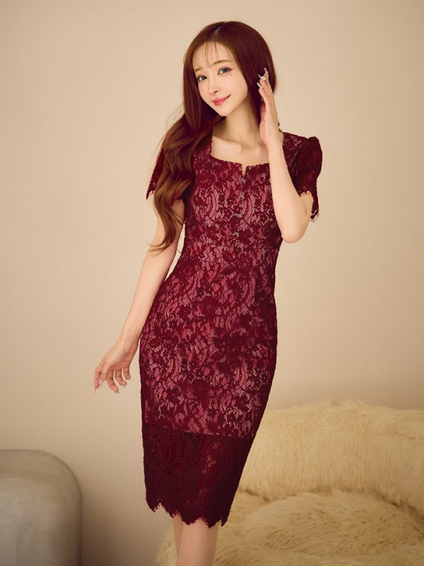 ワインレッド　モデル：真優川咲　身長：158cm　着用サイズ：7号(Sサイズ)