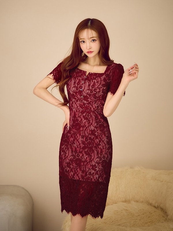 ワインレッド　モデル：真優川咲　身長：158cm　着用サイズ：7号(Sサイズ)