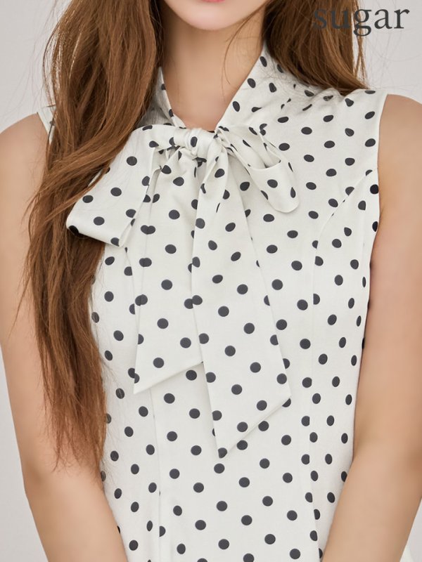 アイボリーxブラック　モデル：るりぴ　身長：165cm　着用サイズ：7号(Sサイズ)