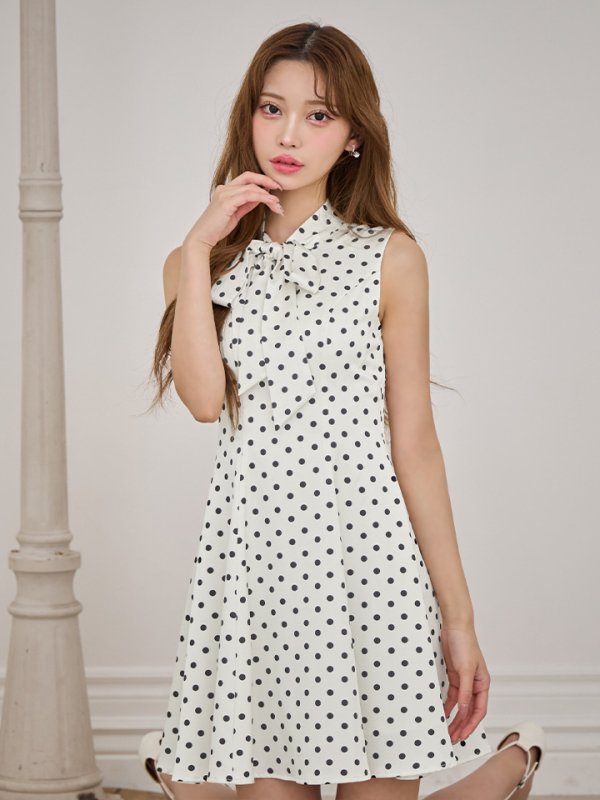 アイボリーxブラック　モデル：るりぴ　身長：165cm　着用サイズ：7号(Sサイズ)