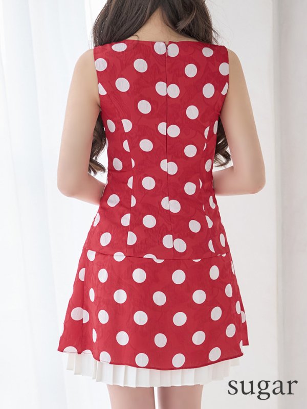 レッド×ホワイト　モデル：せいは　身長：160cm　着用サイズ：7号(Sサイズ)