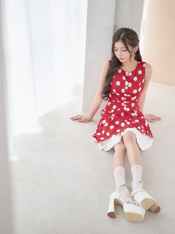 レッド×ホワイト　モデル：せいは　身長：160cm　着用サイズ：7号(Sサイズ)