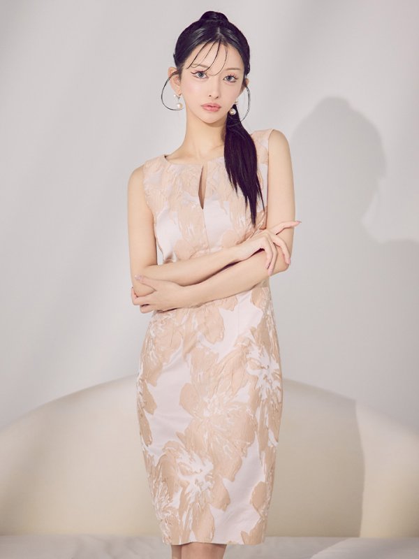 ピンク モデル:まおちゃる 身長:158cm 着用サイズ:7号(Sサイズ)着用