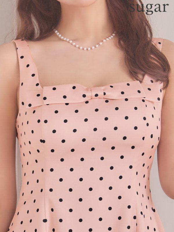 ピンク×ブラック　モデル：三上悠亜　身長：159cm　着用サイズ：7号(Sサイズ)