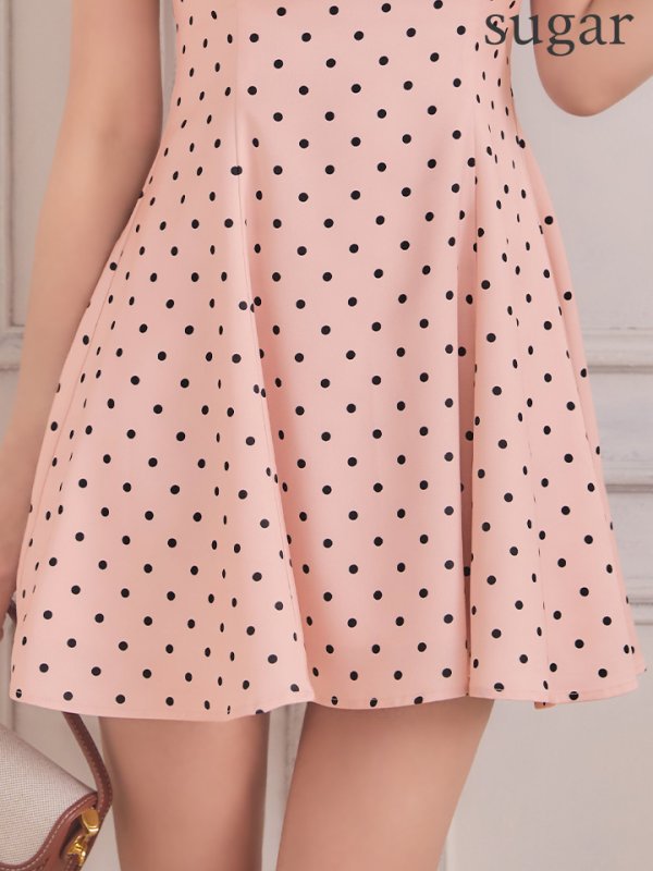 ピンク×ブラック　モデル：三上悠亜　身長：159cm　着用サイズ：7号(Sサイズ)