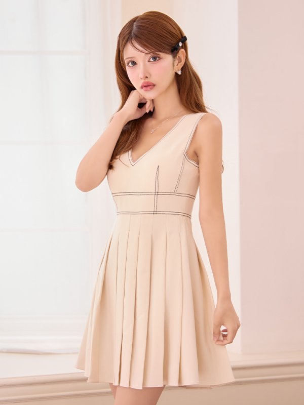 アイボリー　モデル：まりん　身長：164cm　サイズ：7号(Sサイズ)