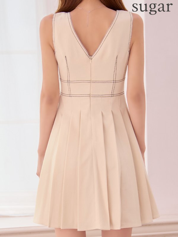 アイボリー　モデル：まりん　身長：164cm　サイズ：7号(Sサイズ)