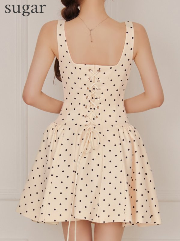 アイボリー×ブラック　モデル：ももか　身長：156cm　着用サイズ：Sサイズ