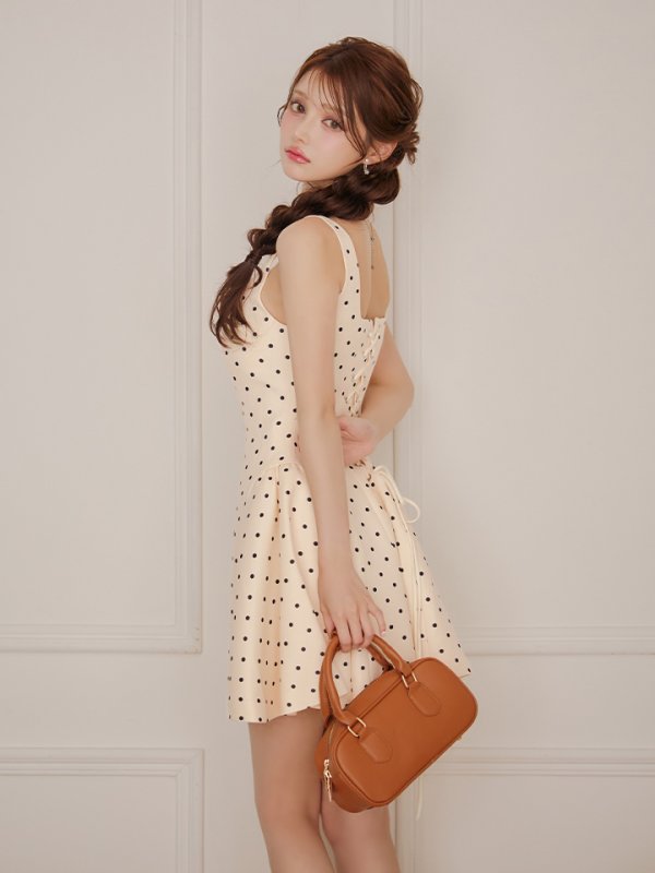 アイボリー×ブラック　モデル：ももか　身長：156cm　着用サイズ：Sサイズ