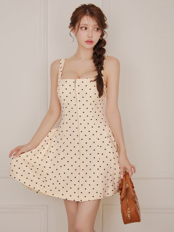 アイボリー×ブラック　モデル：ももか　身長：156cm　着用サイズ：Sサイズ