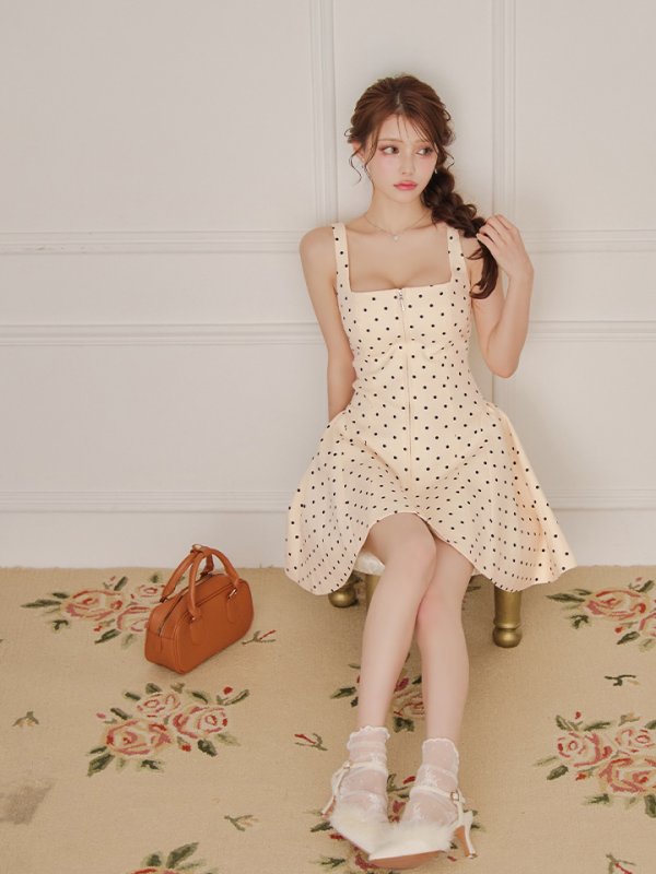 アイボリー×ブラック　モデル：ももか　身長：156cm　着用サイズ：Sサイズ