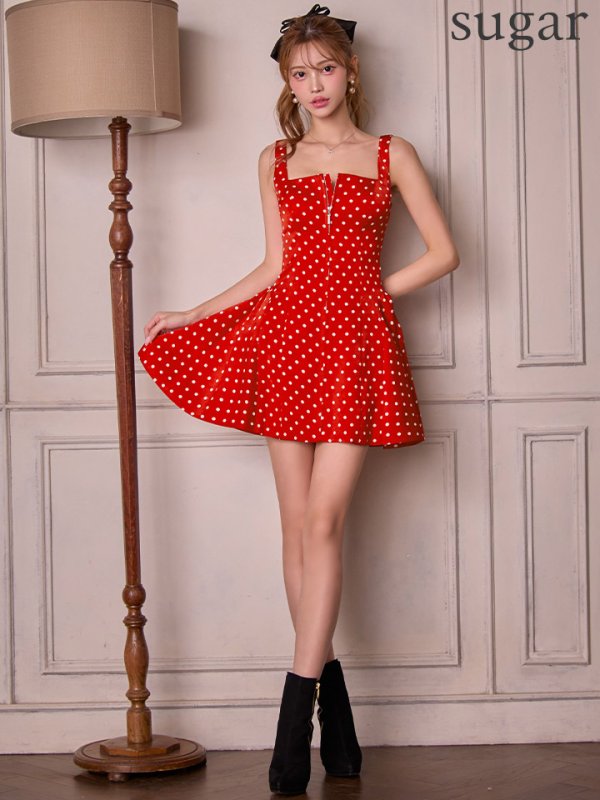 レッド×ホワイト　モデル：るりぴ　身長：165cm　着用サイズ：7号(Sサイズ)サイズ