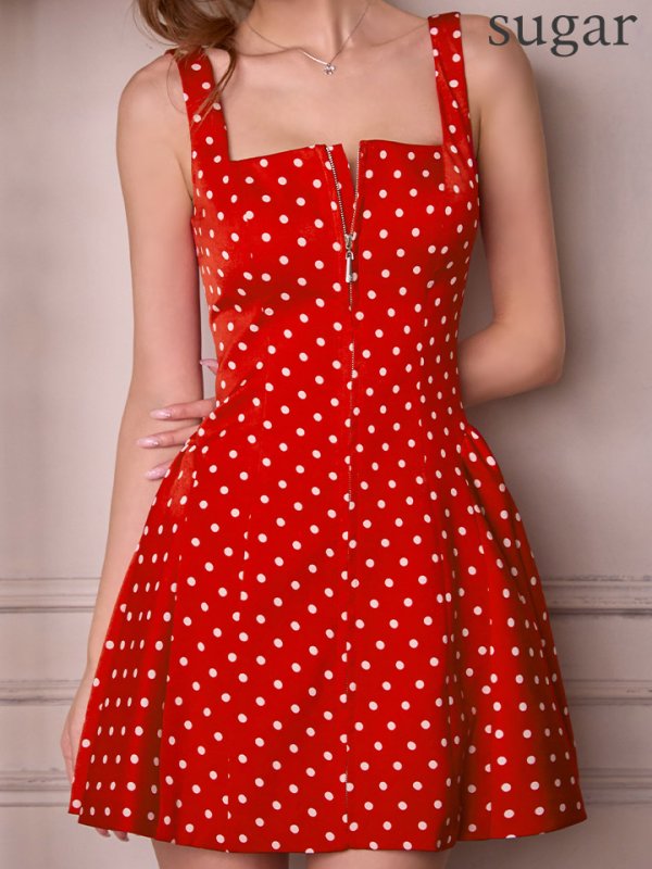 レッド×ホワイト　モデル：るりぴ　身長：165cm　着用サイズ：7号(Sサイズ)サイズ