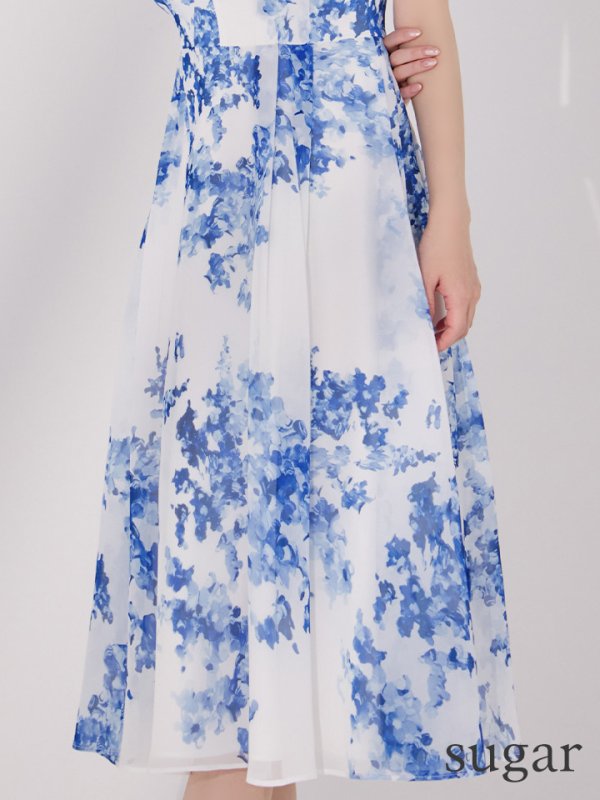 ホワイトxブルー モデル：ゆめ　身長：160cm　着用サイズ：7号(Sサイズ)